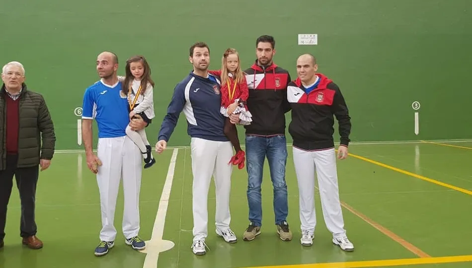 Entrega de medallas en la final del Nacional de Segunda.