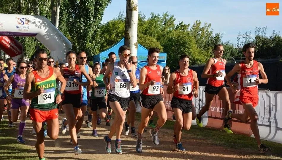 Un instante de la salida de la prueba absoluta. Fotos: Lydia González