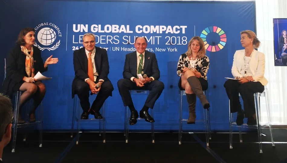 De izquierda a derecha: la moderadora; el CEO de Suez, Jean-Louis Chaussade; Ignacio Galán, presidente de Iberdrola; Roberta Barbieri, vicepresidenta de Soluciones Globales de Agua y Medio Ambiente de PepsiCo; y Kristin Holth, vicepresidenta ejecutiva de