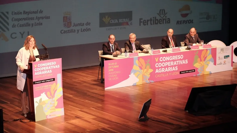 La consejera de Agricultura y Ganadería y portavoz de la Junta de Castilla y León, Milagros Marcos, en el V Congreso de Cooperativas Agrarias de Castilla y León
