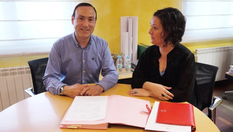 Pedro Samuel Martín y Águeda Arranz, alcalde y concejal de Educación de Carbajosa de la Sagrada respectivamente