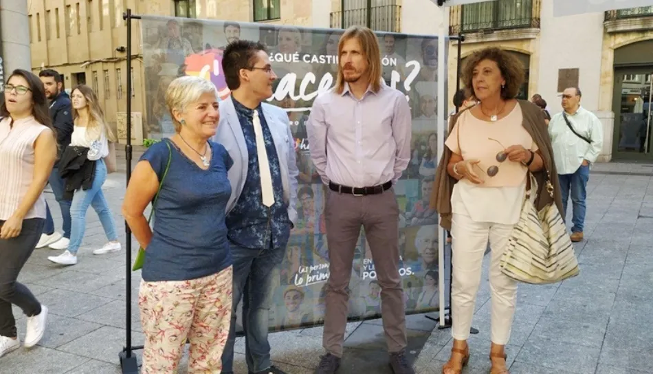 Pablo Fernández, secretario regional de Podemos, junto a la procuradora Isabel Muñoz y al secretario municipal de Podemos en Salamanca, Iñaki Paredero