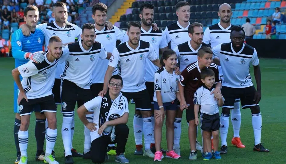 Once inicial de Campos en el derbi del Helmántico ante el Guijuelo. Foto: Alberto Martín