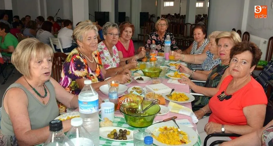 Las asistentes disfrutaron de la comida y de la buena compañía de amigas y compañeras / E. Corredera