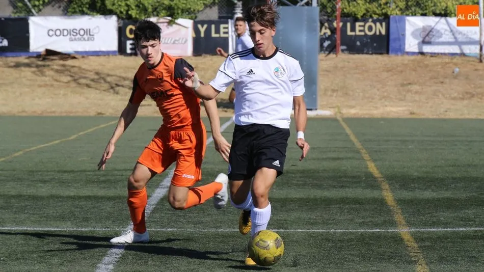 Una acción del encuentro disputado esta tarde en el Tori. Fotos: Alberto Martín
