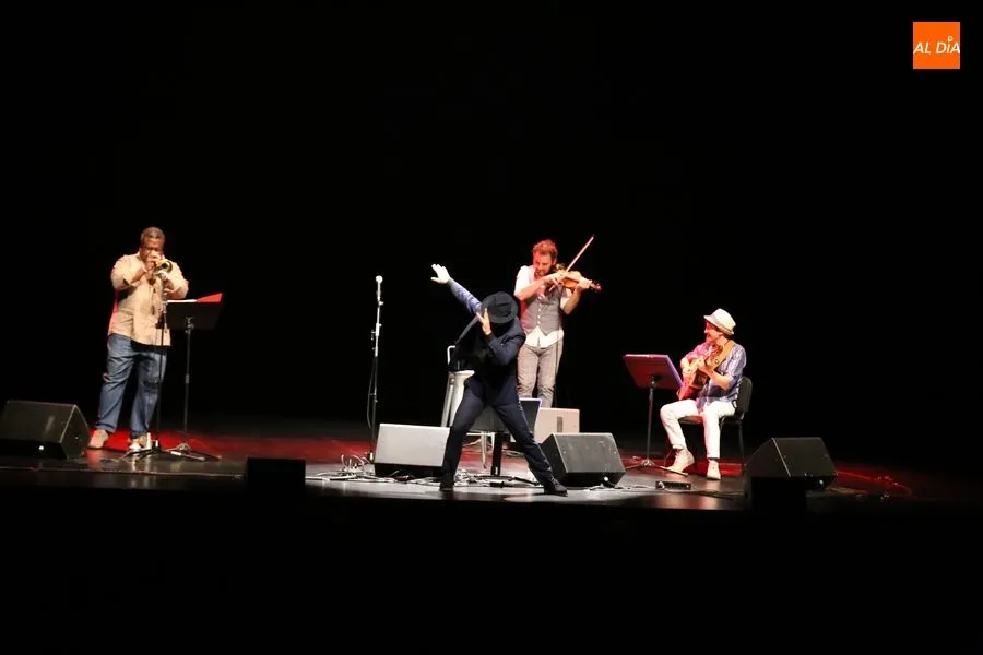 Toni Zenet en un momento de su actuación / Foto: Alberto Martín.