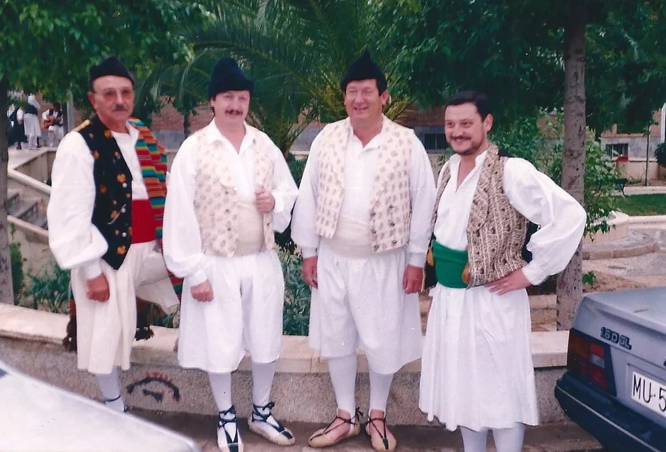 En el centro los dos Alcaldes (La Alberca de Salamanca (Andrés Barés Calama) y La Alberca de Murcia (Manuel López Moñino).