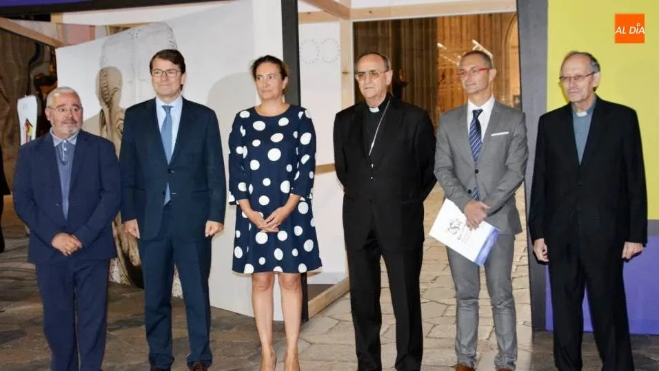 La consejera de Cultura y Turismo, María Josefa García Cirac, el obispo de Salamanca, Carlos López, el secretario general de la Fundación Las Edades del Hombre, Gonzalo Jiménez, el alcalde de Salamanca, Alfonso Fernández Mañueco, y el rector de la Univers