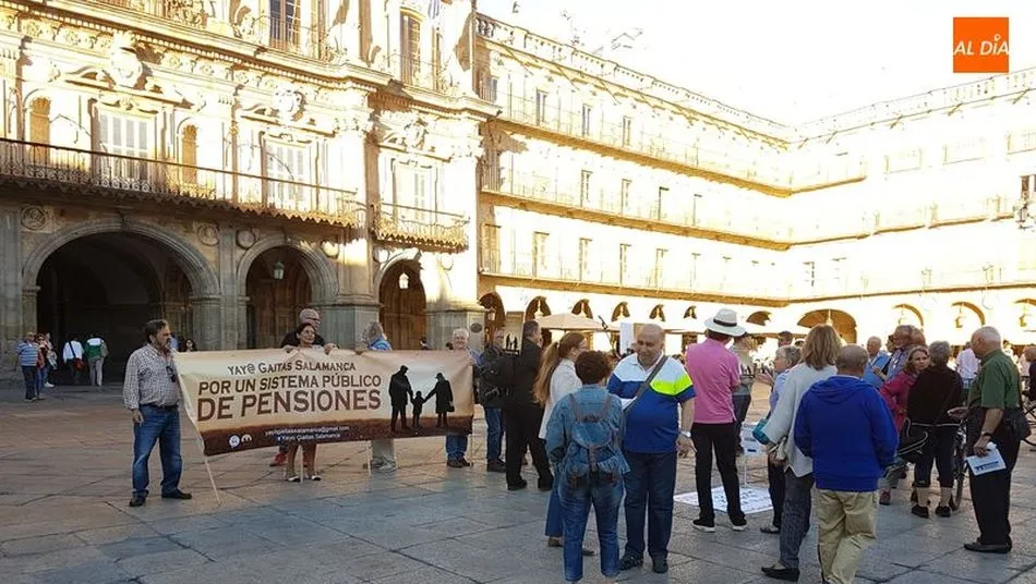 Concentración de los yayogaitas en la Plaza Mayor por unas pensiones dignas