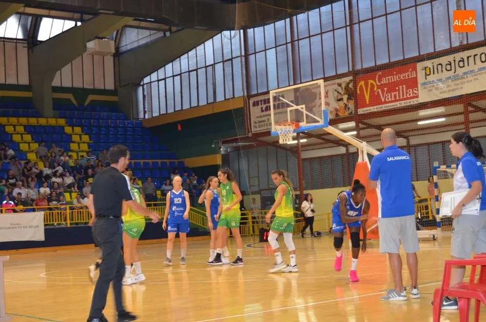 Perfumerías Avenida en un encuentro amistoso frente a Al-Qázeres
