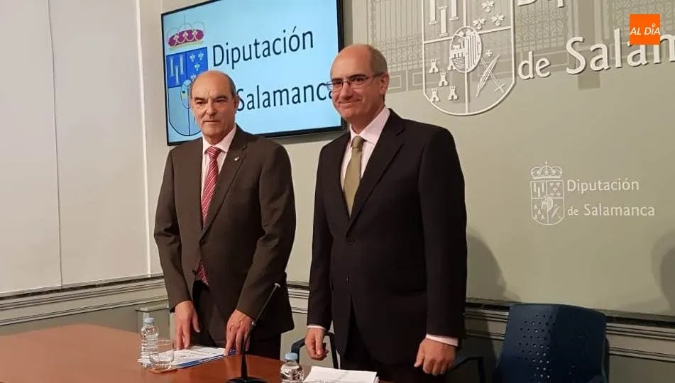 El presidente de la Diputación, Javier Iglesias, acompañado del diputado de Medio Ambiente, Manuel Rufino García