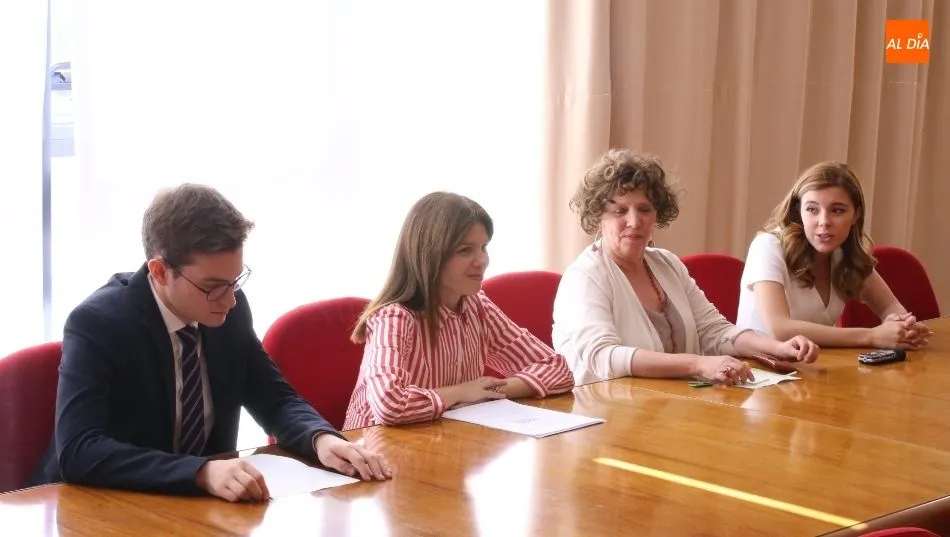 La subdelegada del Gobierno en Salamanca, Encarnación Pérez Álvarez, en la inauguración del II Torneo Nacional de Debate Parlamentario. Foto de Alberto Martín