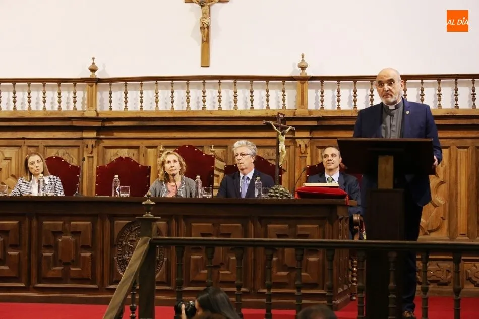 La toma de posesión de decanos y profesores de la UPSA tenía lugar en el Aula Magna. Foto de Alberto Martín