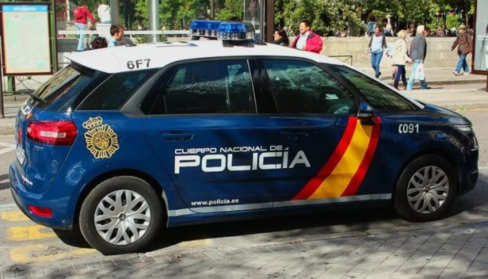 La Policía Nacional pudo comprobar que la arrestada cuenta con numerosos antecedentes judiciales