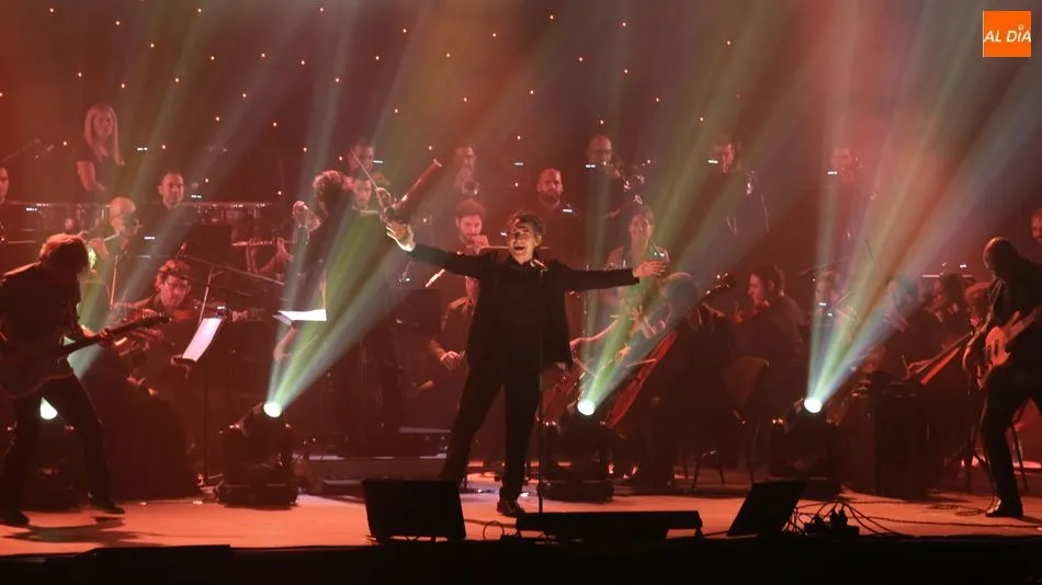 El cantante granadino en su máxima expresión durante el concierto. Fotos: Alberto Martín