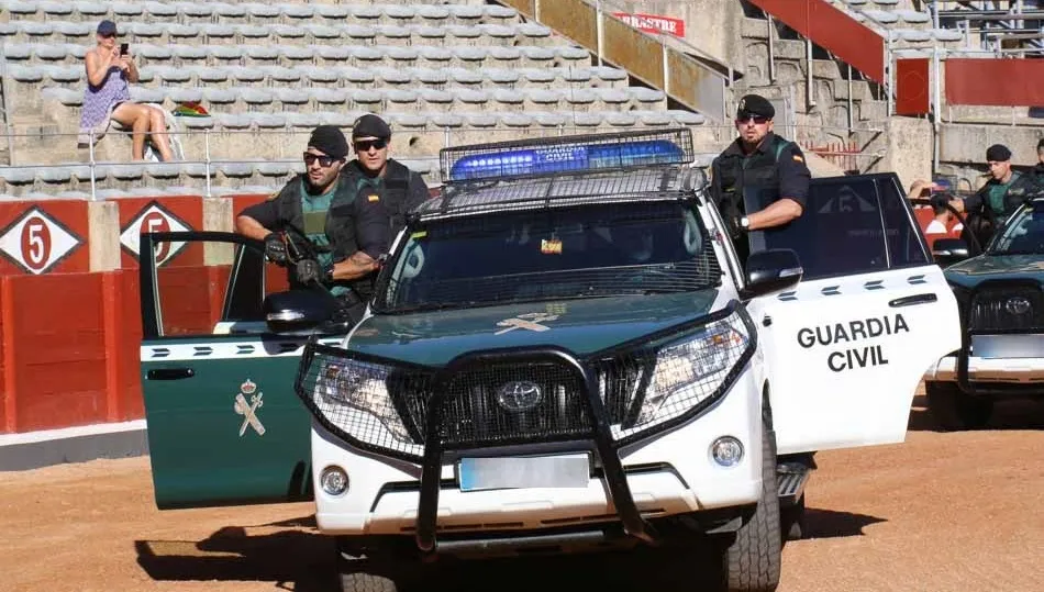 La Guardia Civil simula un dispositivo con los todoterreno. Fotos: Alberto Martín