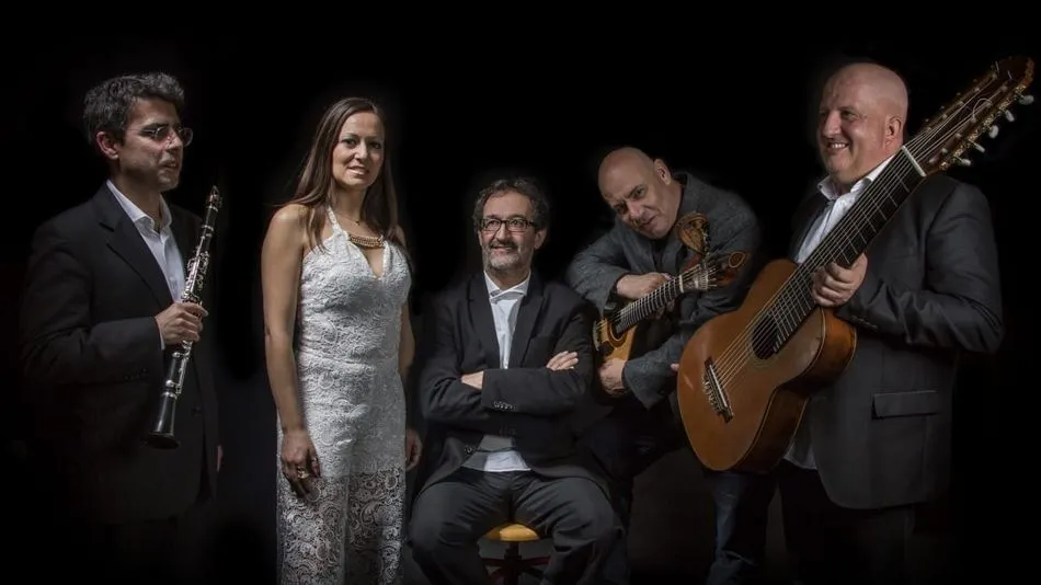 La fadista portuguesa Ana Paula con sus músicos