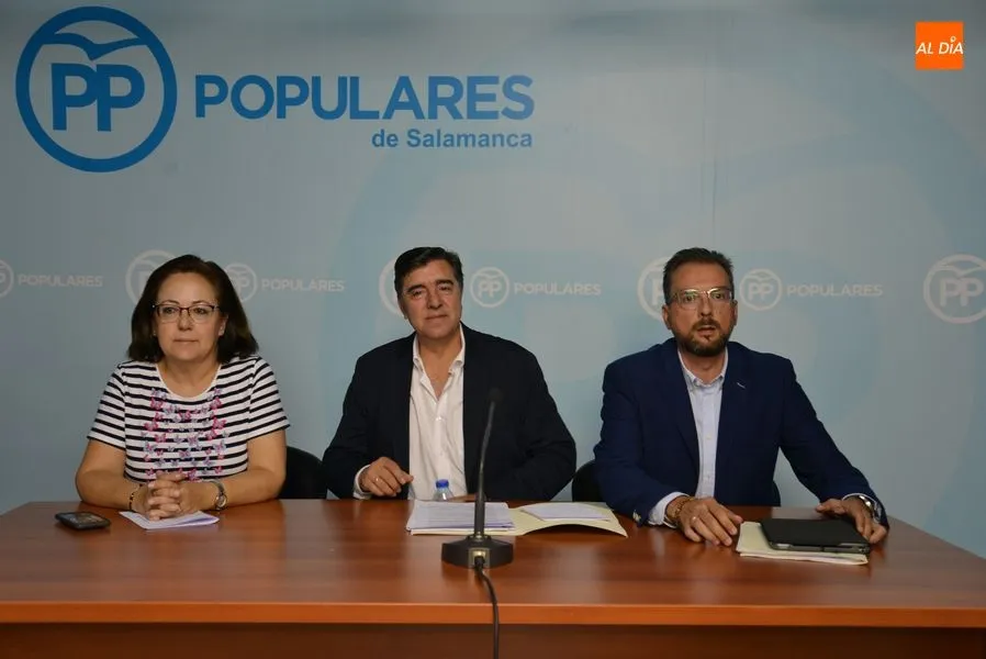 José Antonio Bermúdez , María Jesús Moro y Bienvenido de Arriba durante la rueda de prensa.