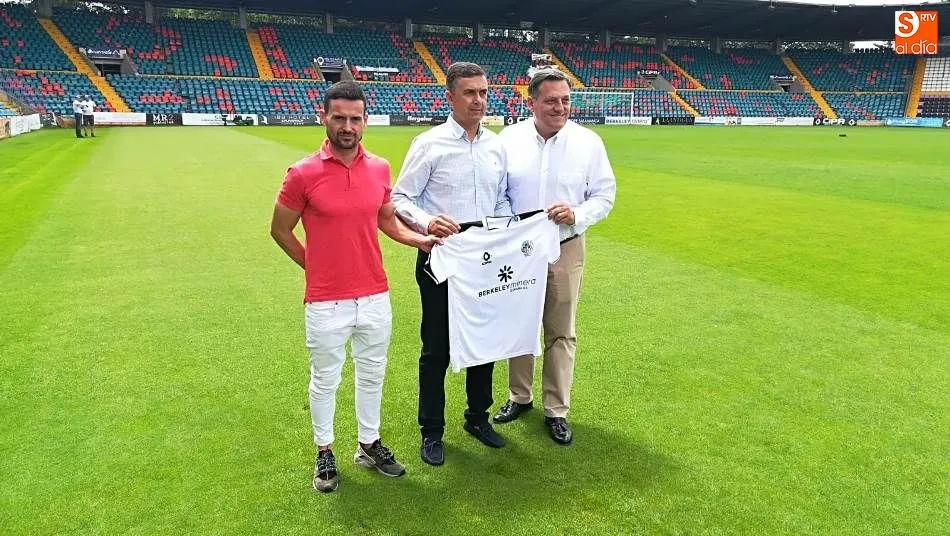 Jorge Escolar, José Miguel Campos y Carlos Martín, en la presentación de los técnicos. Fotos: RFG
