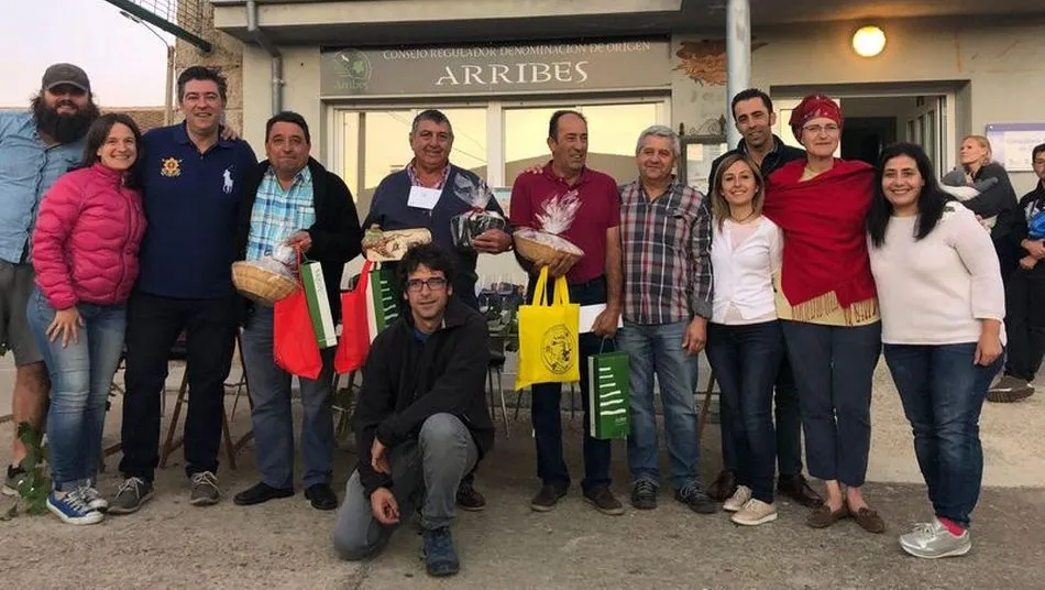 Foto de grupo con los concursantes galardonados