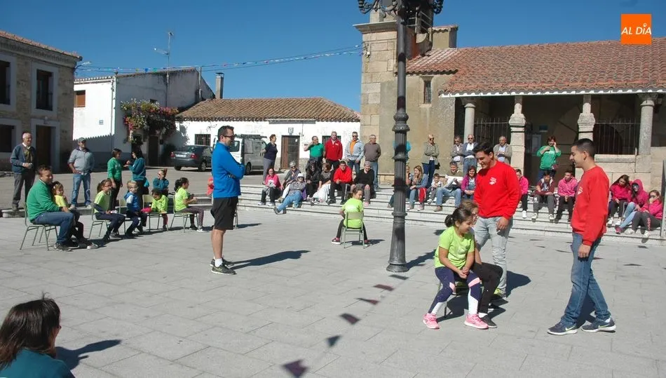 La Plaza de Valderrodrigo se llenaba de animación con los juegos tradicionales / SILVESTRE