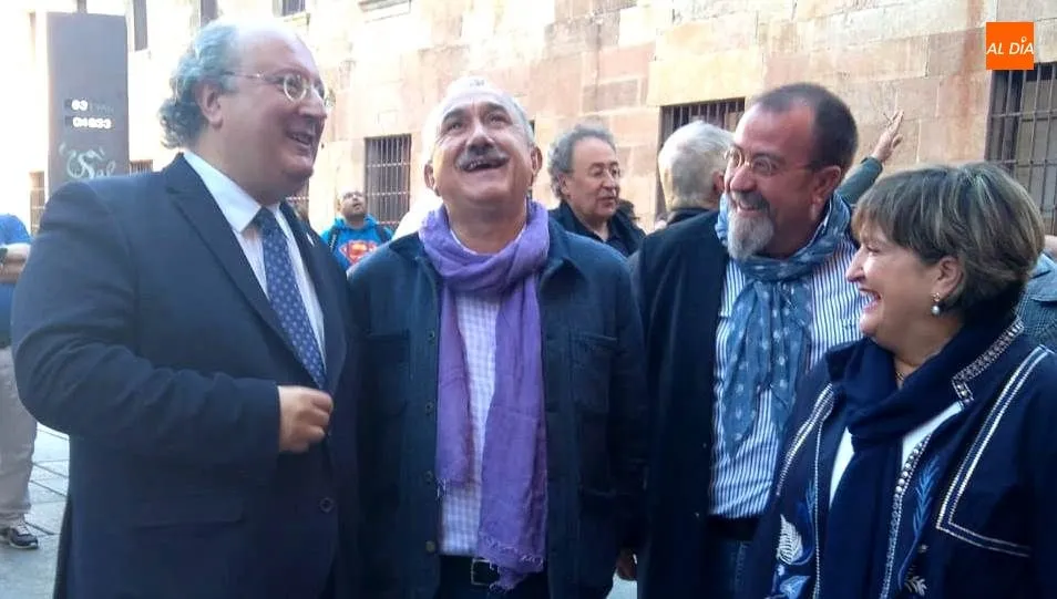José María Álvarez, secretario general de UGT, segundo por la izquierda, en el Patio de Escuelas
