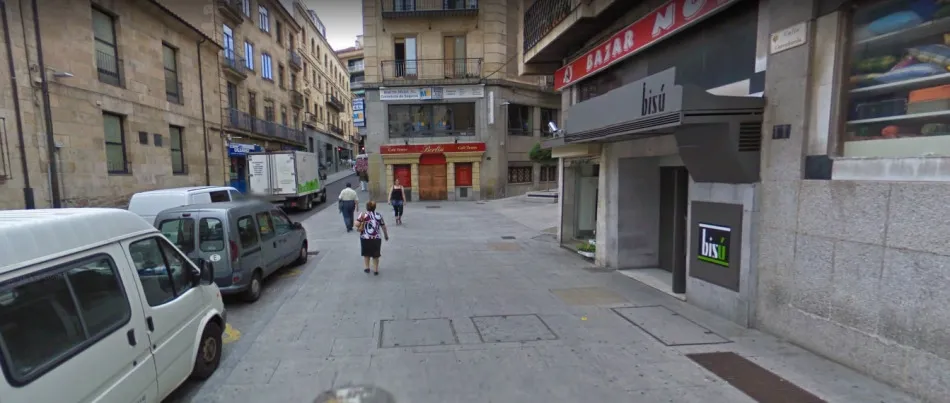 El joven recibió un puñetazo a las puertas de una discoteca