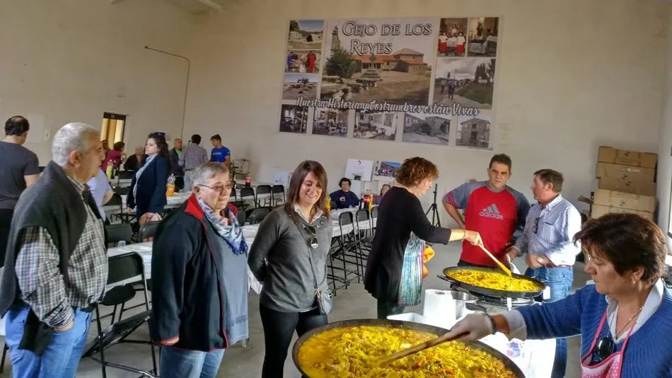 Desde hace algunos años los vecinos de Gejo celebran el 12 de octubre con una comida