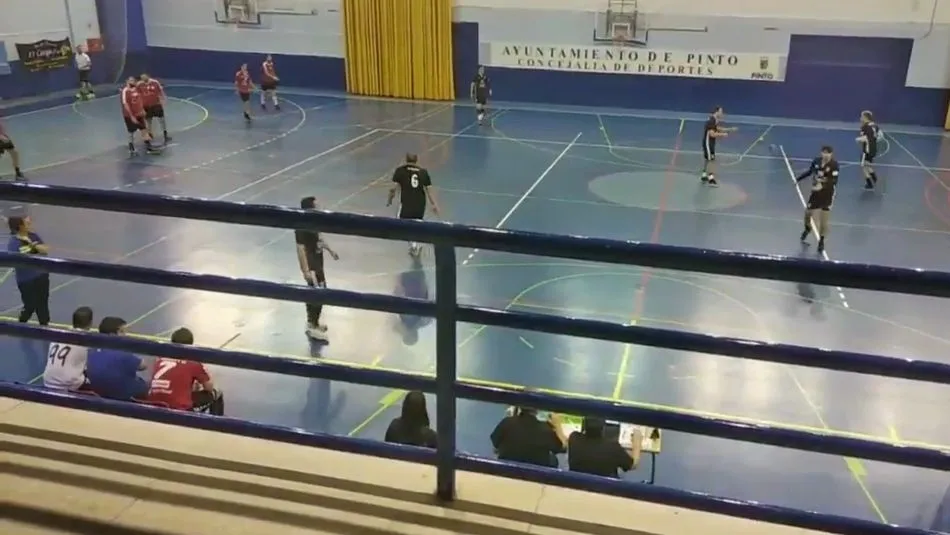 Una acción del choque disputado este sábado en Pinto.