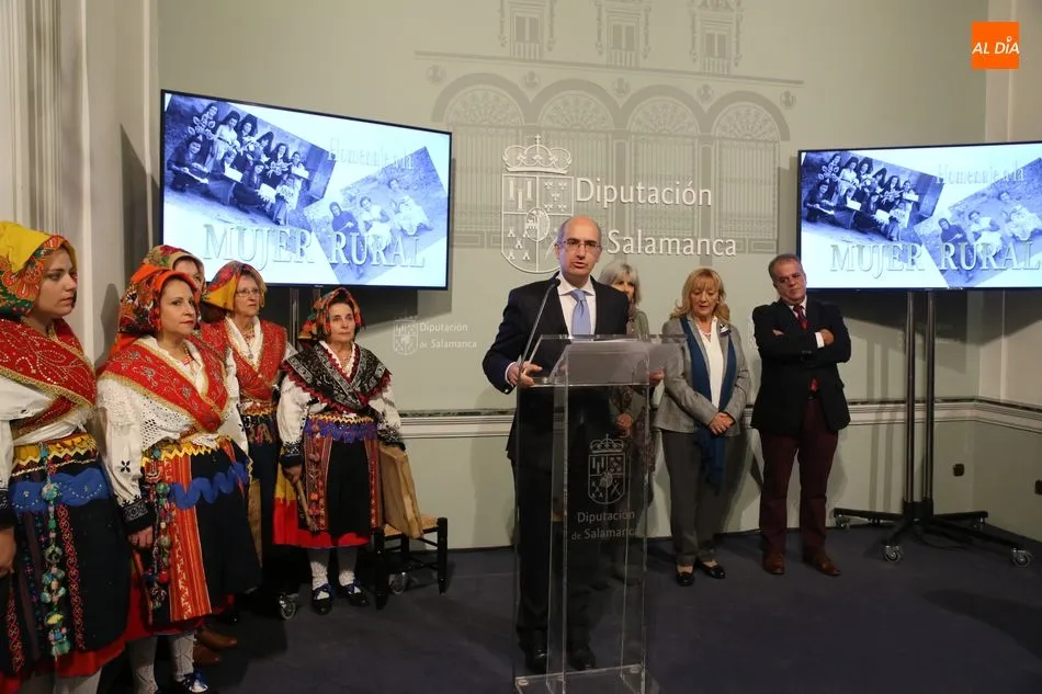 Javier Iglesias, durante su intervención en el acto homenaje a la mujer rural. Foto: Alberto Martín