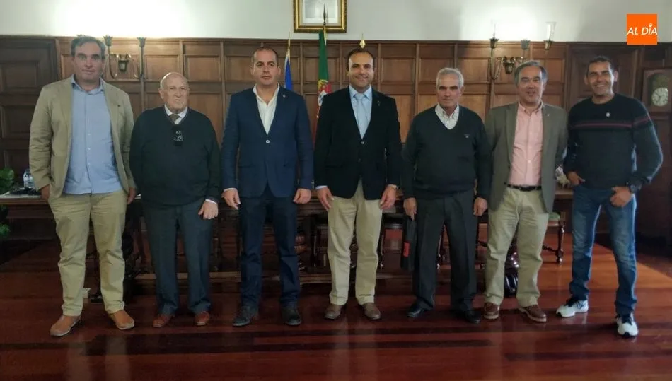 Grupo de alcaldes con el presidente de la Cámara de Figueira de Castelo Rodrigo