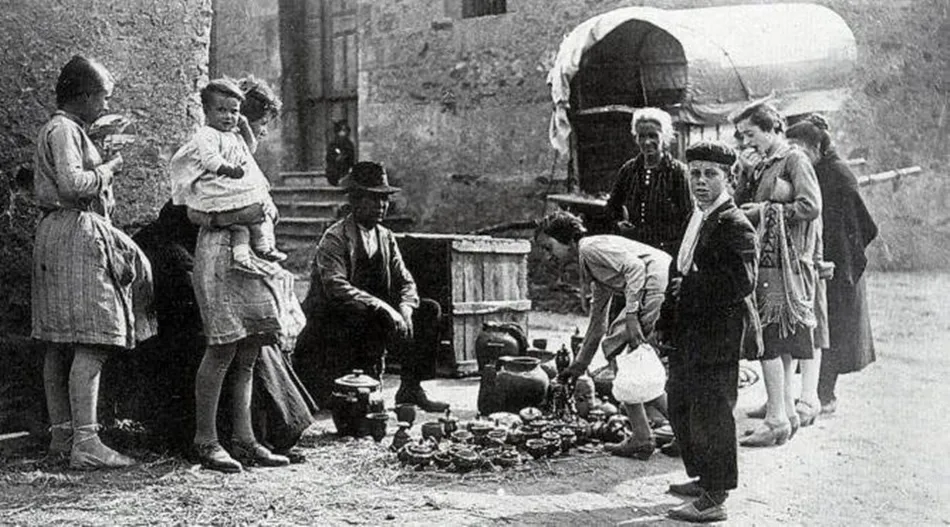 El cacharrero junto a la Iglesia de Tejares