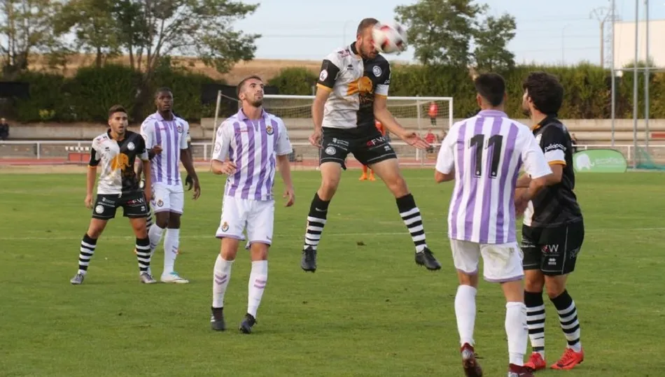 Una acción de un partido del primer equipo del club charro. Foto: Alberto Martín