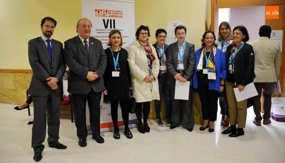 Autoridades académica y ponentes de la sesión inaugural de este Encuentro de la Red universitaria española de Clínicas Jurídicas en la USAL. Foto de Lydia González