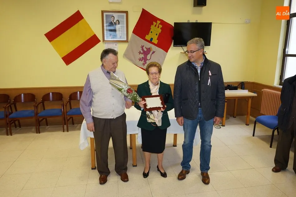 Aurelia Marcos recibió un homenaje en la fiesta anual del hogar del jubilado
