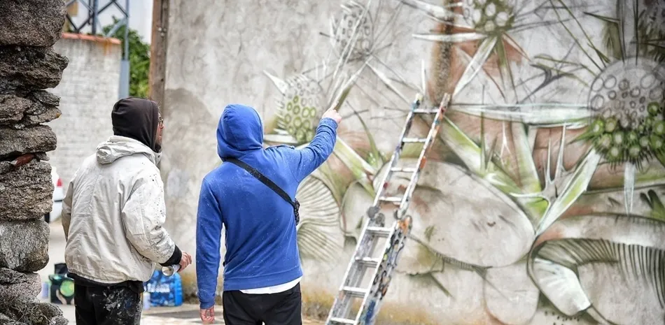Los artistas participantes en el Certamen de Pintura en el Medio Rural durante los trabajos de estos días. Foto: AyuntamientoJuzbado