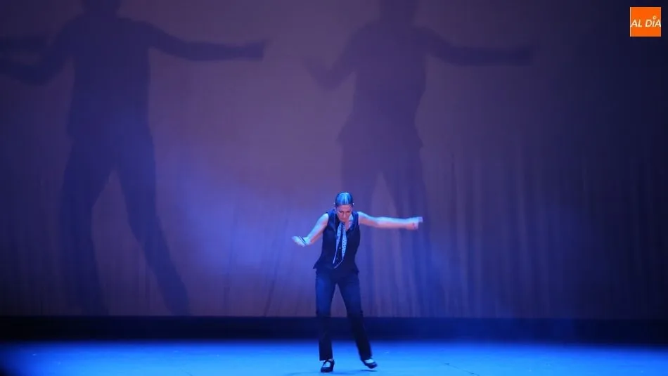 Un instante de la representación de la artista. Fotos: Alberto Martín