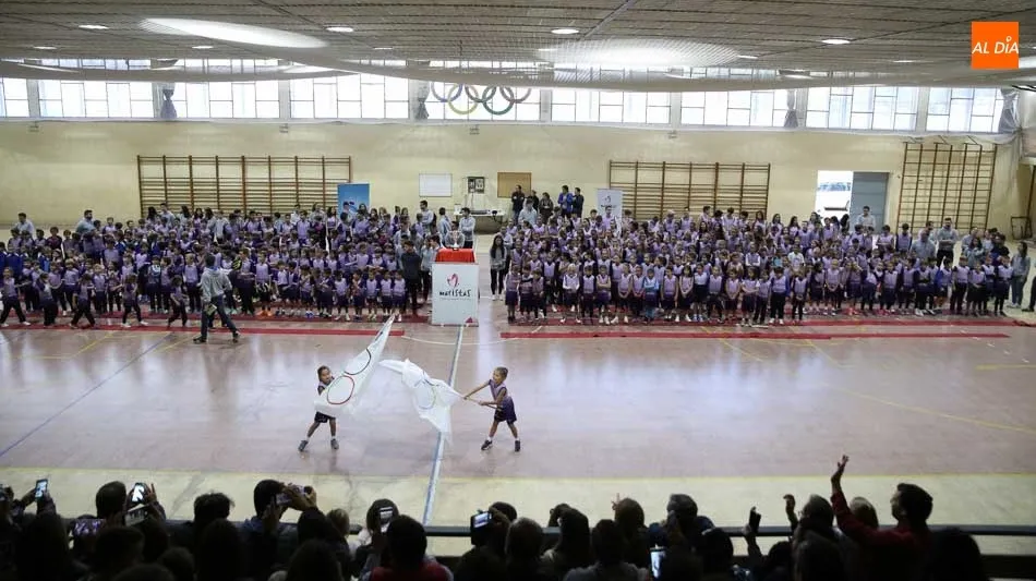 Foto de familia de los integrantes del club deportivo durante la presentación. Fotos: Alberto Martín