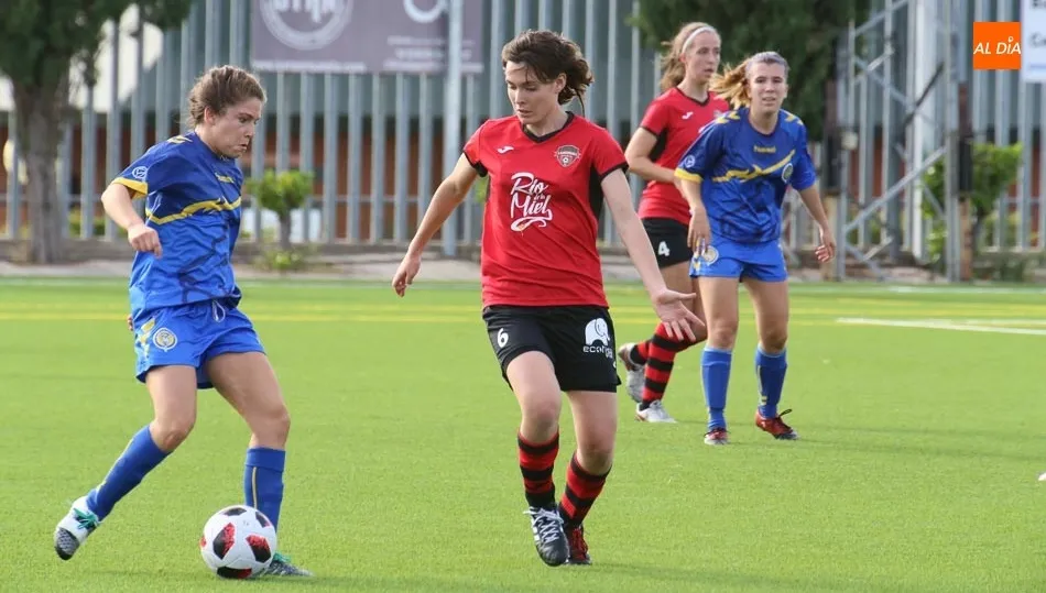 Un lance del encuentro del Salamanca FF de Segunda Nacional. Fotos: Alberto Martín