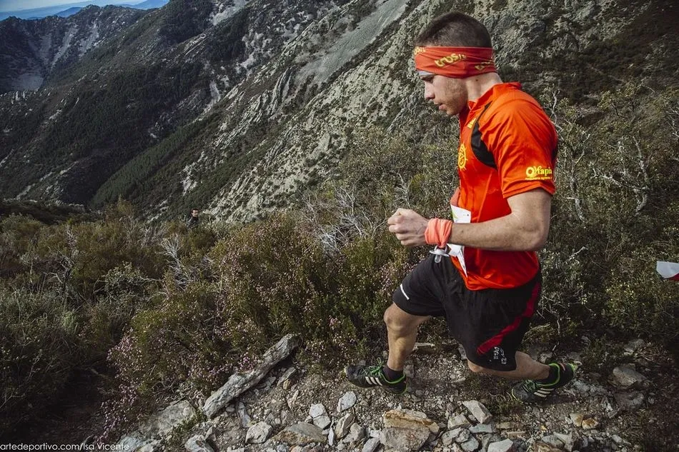 Álvaro García en competición en la Sierra de Francia. Foto. Arte Deportivo/Tres Valles