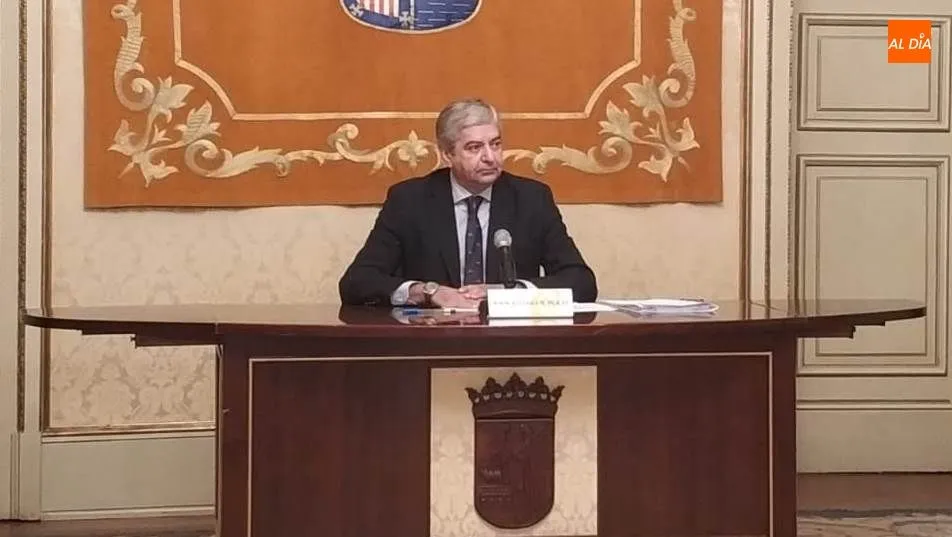 El concejal de Parques y Jardines, Javier García Rubio, en la rueda de prensa de este lunes. Foto de Lydia González