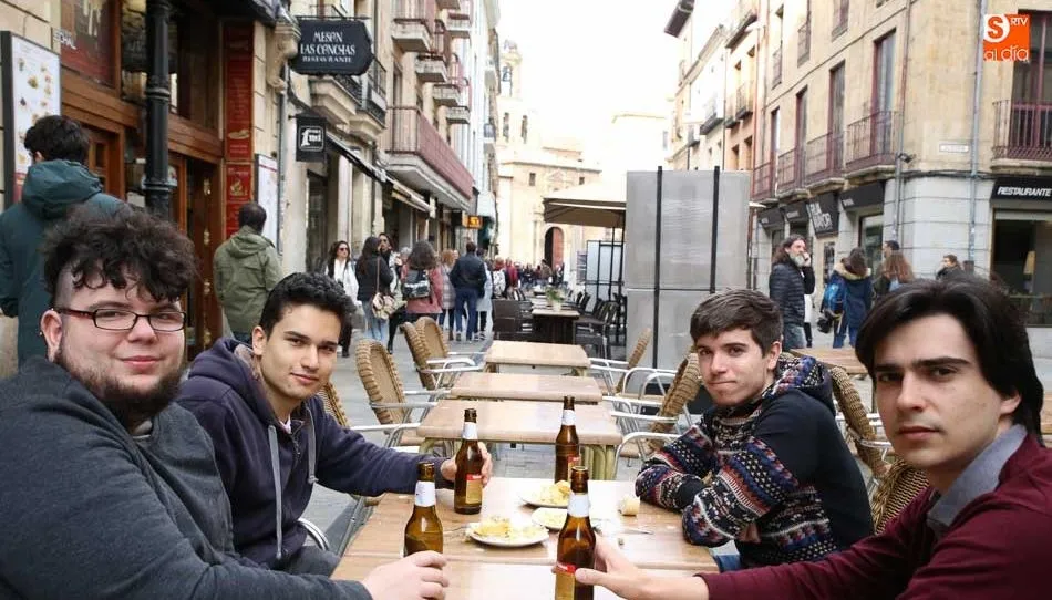 La hostelería, uno de los sectores que crea empleo durante la campaña navideña. Foto: Alberto Martín