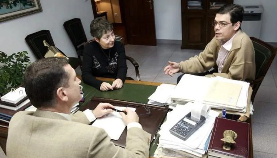 Firma de una hipoteca en la notaría correspondiente. Foto El Norte de Castilla