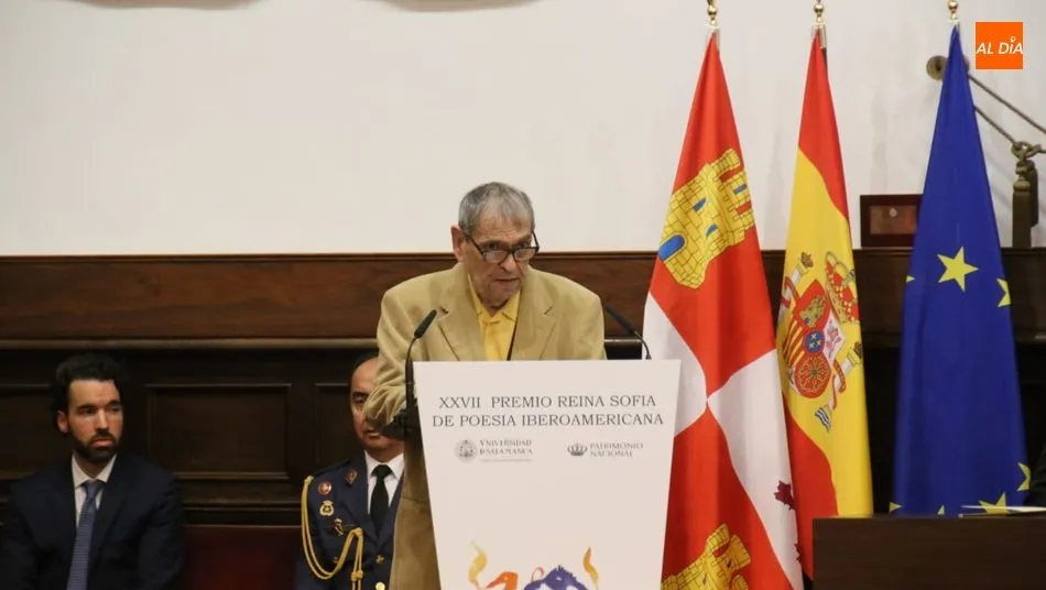 El poeta Rafael Cadenas durante su intervención en el Paraninfo de la Universidad. Foto: Alberto Martín