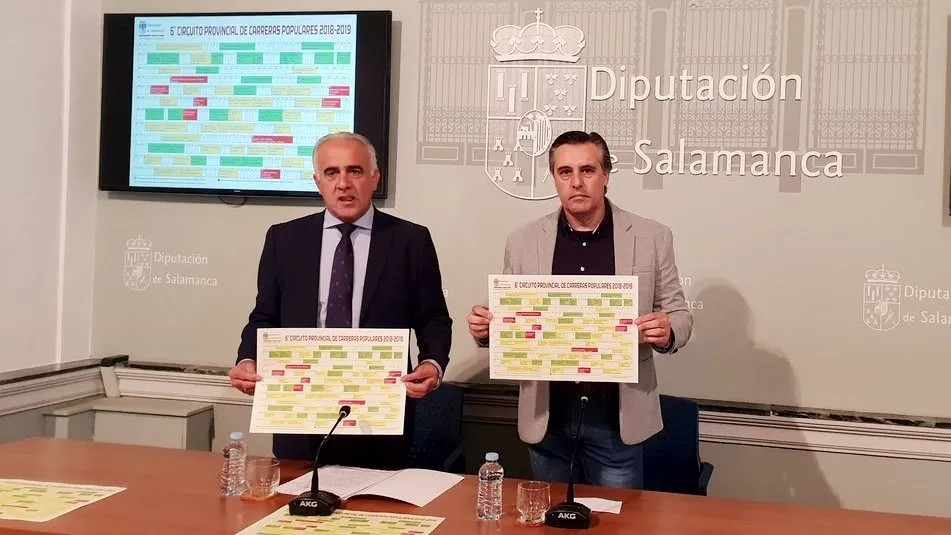 El diputado de Deportes, Jesús  María Ortiz, y el delegado Provincial de Atletismo, Casimiro Blanco, en la presentación de este circuito de carreras populares