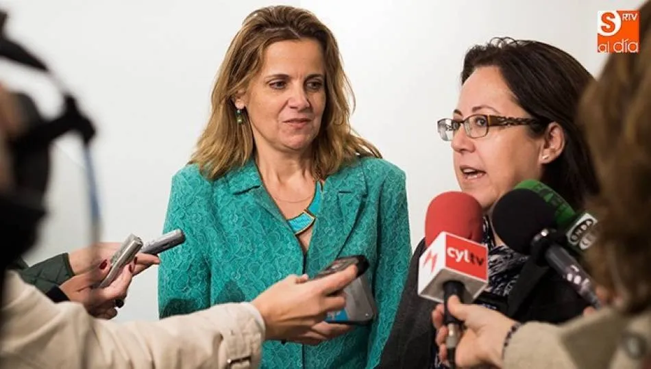 María Jesús Moro, diputada del PP por Salamanca, a la derecha