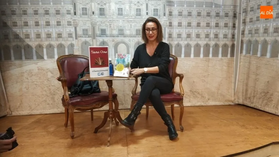 La autora, durante la presentación de la novela. Fotos: Lydia González