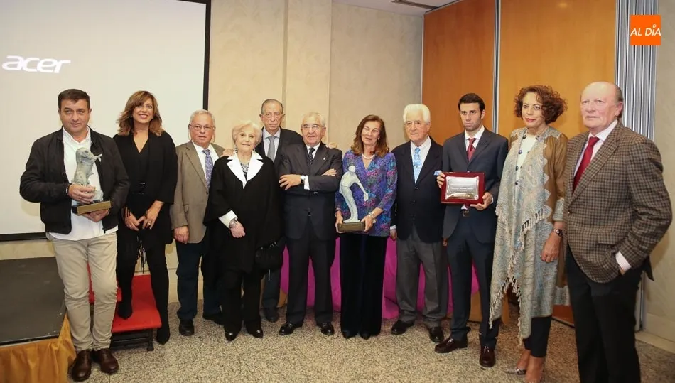 Los premiados con los organizadores y el jurado. Fotos: Alberto Martín