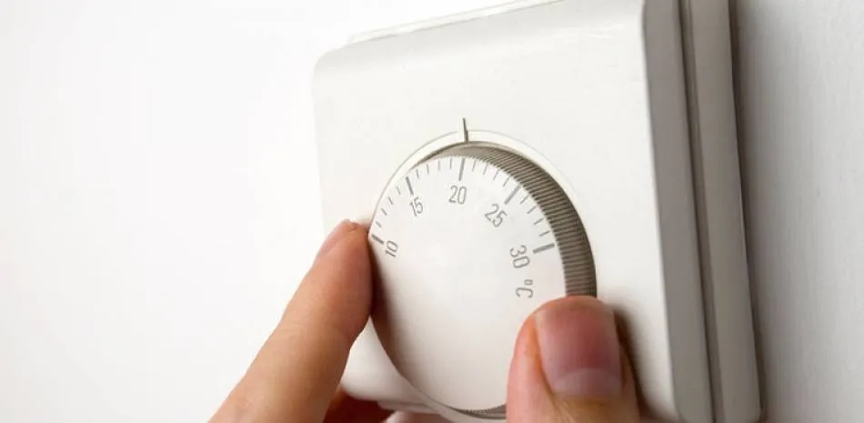 El termostato regula el encendido y el apagado del sistema de calefacción