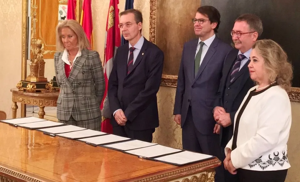El alcalde de Salamanca, Alfonso Fernández Mañueco, junto a los presidentes de los CES de Andalucía, Castilla y León, Extremadura y Galicia. Foto CES
